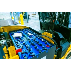 Baterai Aki Forklift: Tips Memilih dan Merawat agar Awet