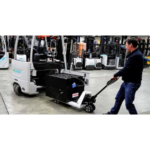 Teknologi Baru dalam Baterai Aki Forklift untuk Operasi Bebas Hambatan